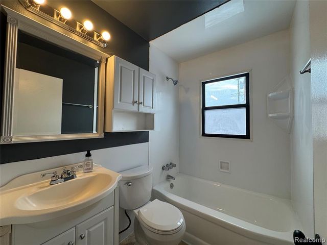 17204 Park Lane, Fraser, MI 48026