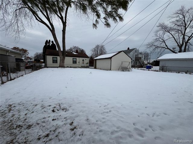 17204 Park Lane, Fraser, MI 48026