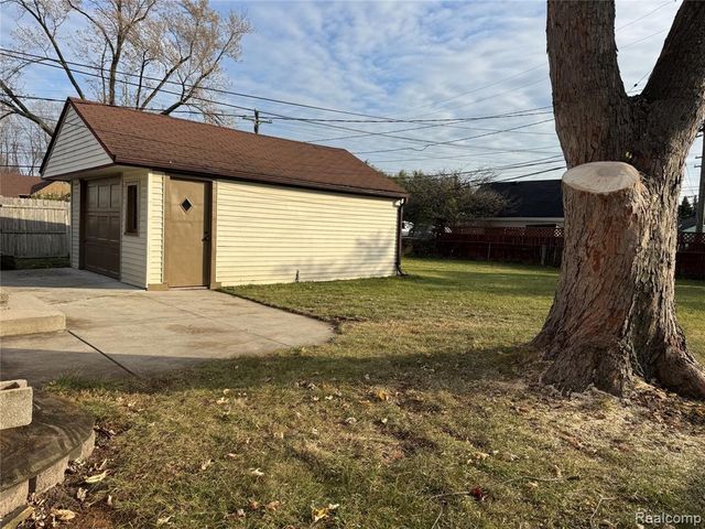 17204 Park Lane, Fraser, MI 48026