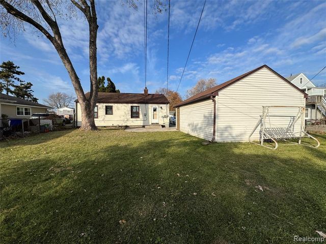 17204 Park Lane, Fraser, MI 48026