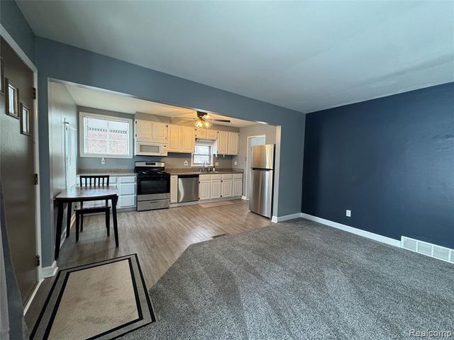 17204 Park Lane, Fraser, MI 48026