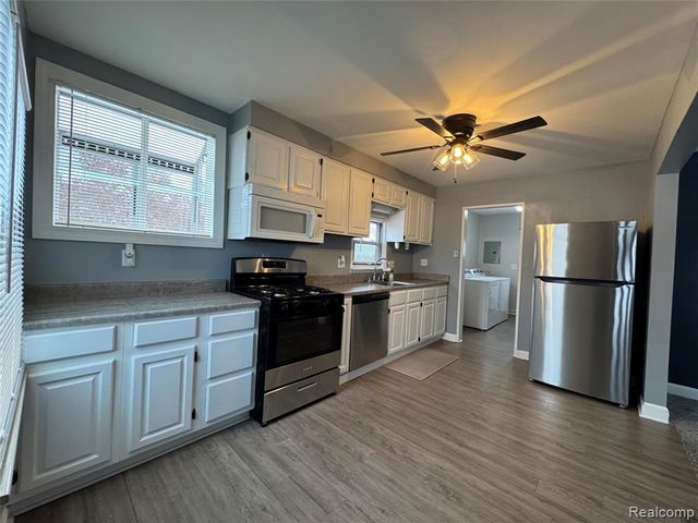 17204 Park Lane, Fraser, MI 48026