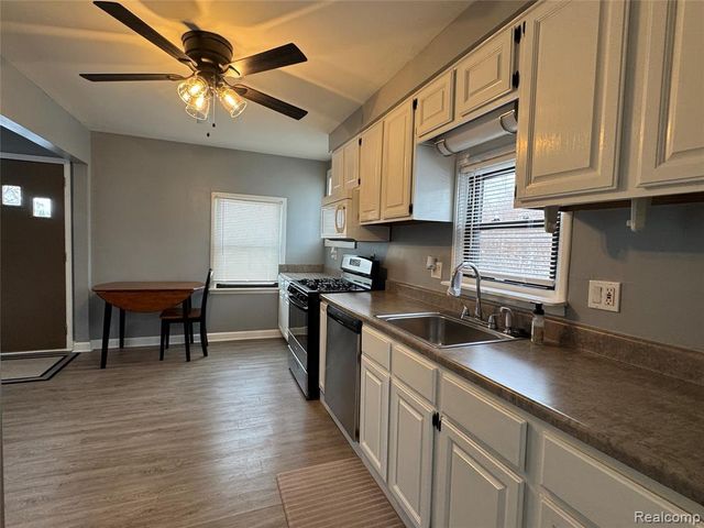 17204 Park Lane, Fraser, MI 48026