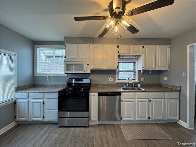 17204 Park Lane, Fraser, MI 48026