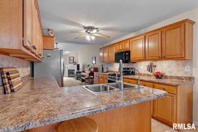 2307 KNOXVILLE Drive, Springfield, IL 62711