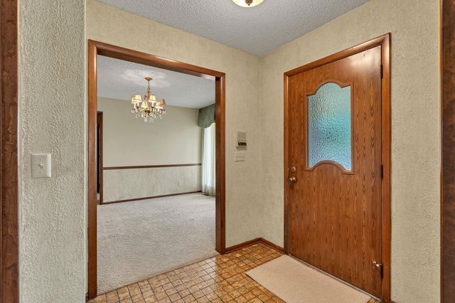 1557 N Caddy Ln, Wichita, KS 67212