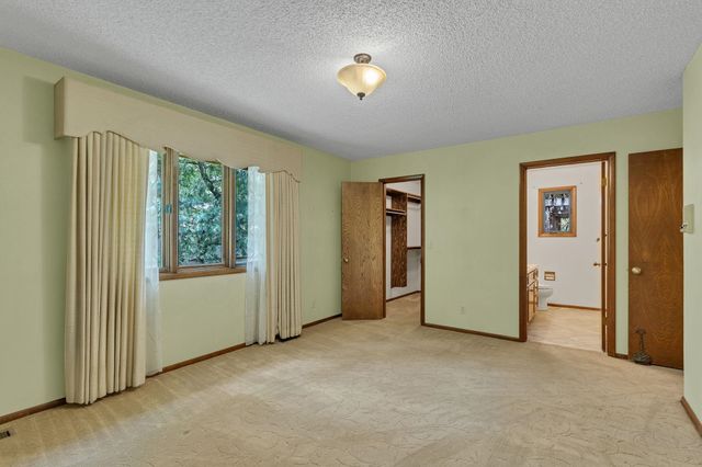 1557 N Caddy Ln, Wichita, KS 67212