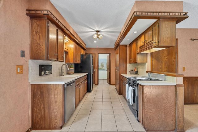 1557 N Caddy Ln, Wichita, KS 67212