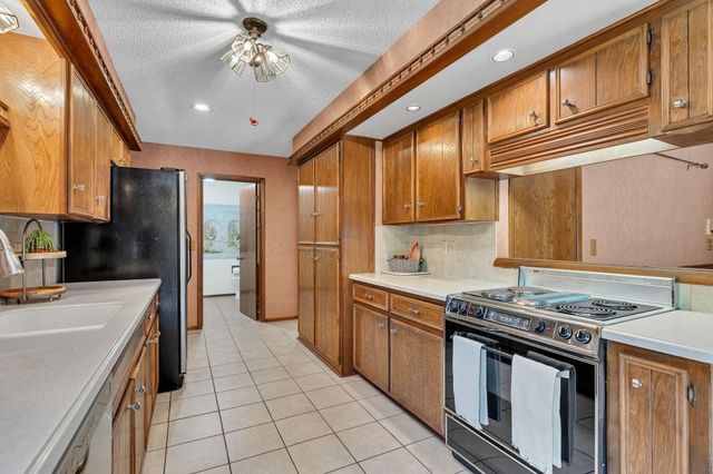 1557 N Caddy Ln, Wichita, KS 67212