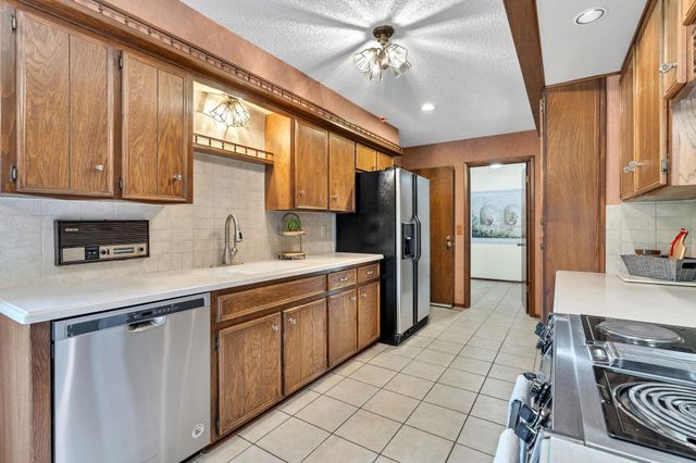 1557 N Caddy Ln, Wichita, KS 67212