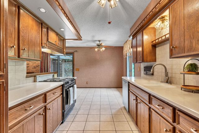 1557 N Caddy Ln, Wichita, KS 67212