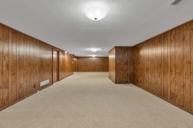 1557 N Caddy Ln, Wichita, KS 67212