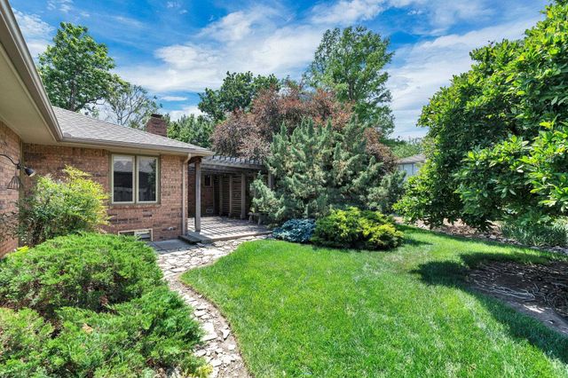 1557 N Caddy Ln, Wichita, KS 67212