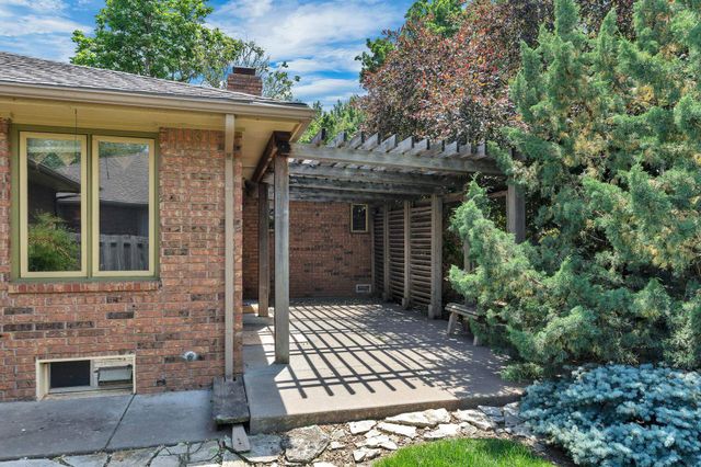 1557 N Caddy Ln, Wichita, KS 67212