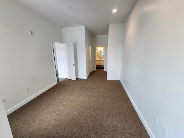 10 Front 305, Weymouth, MA 02188