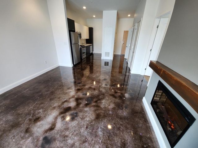 10 Front 305, Weymouth, MA 02188