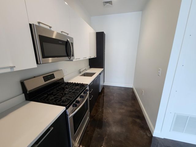 10 Front 305, Weymouth, MA 02188