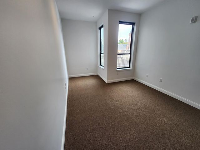 10 Front 305, Weymouth, MA 02188