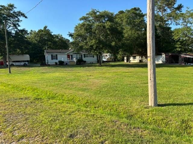 654 Pine Oaks Farm Rd., Aynor, SC 29511