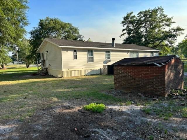 654 Pine Oaks Farm Rd., Aynor, SC 29511