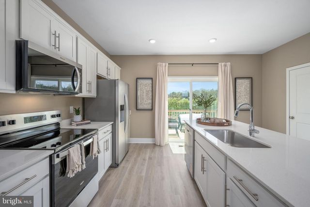 460 SOPHIE ST, Strasburg, VA 22657