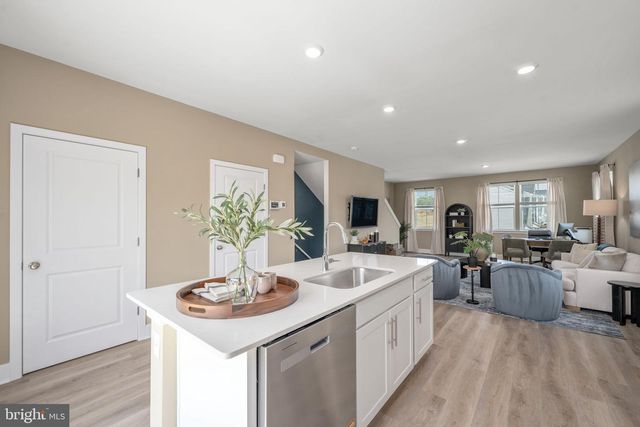 460 SOPHIE ST, Strasburg, VA 22657
