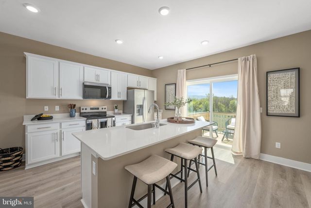 460 SOPHIE ST, Strasburg, VA 22657
