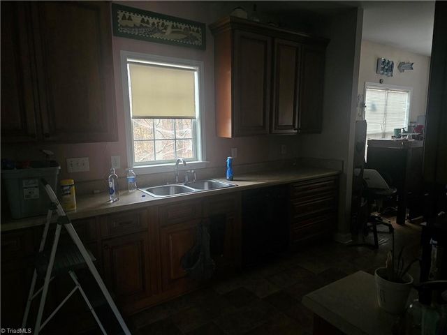 2548 Strawberry Lane, Randleman, NC 27317