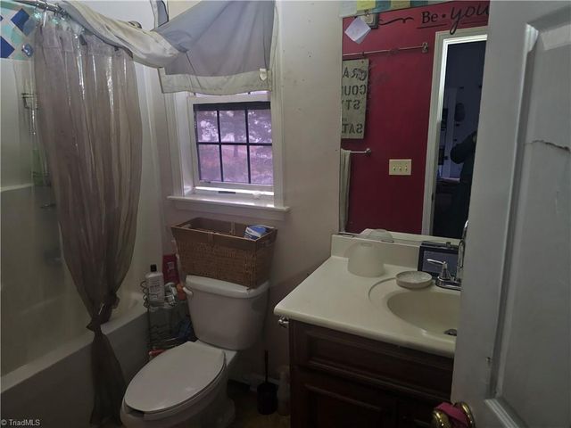 2548 Strawberry Lane, Randleman, NC 27317