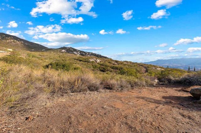 87 Presilla Dr, Jamul, CA 91935