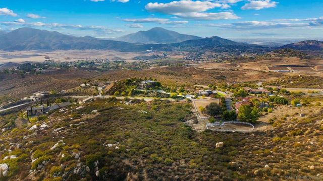 87 Presilla Dr, Jamul, CA 91935
