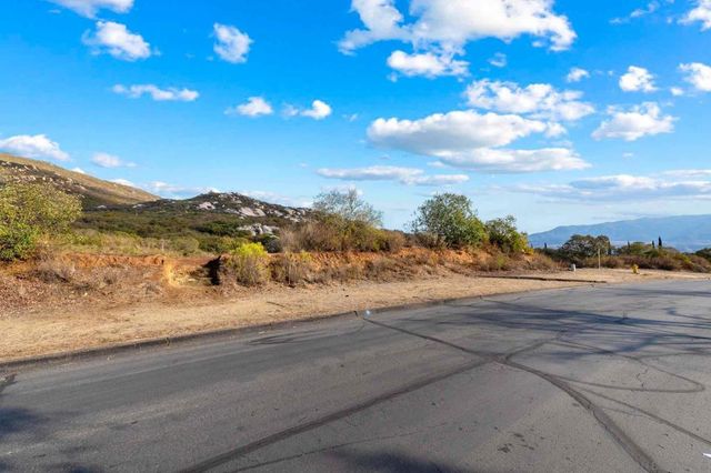 87 Presilla Dr, Jamul, CA 91935
