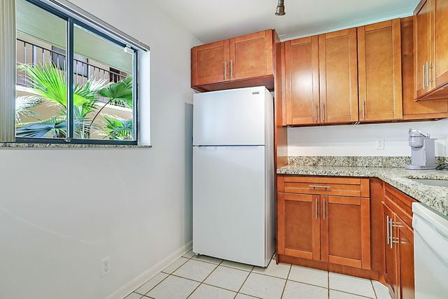 5160 Las Verdes Circle 117, Delray Beach, FL 33484