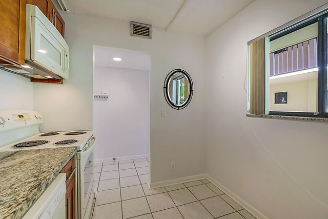 5160 Las Verdes Circle 117, Delray Beach, FL 33484