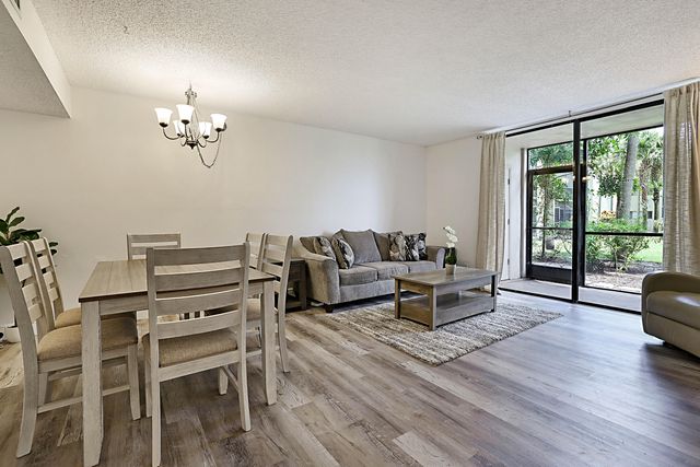 5160 Las Verdes Circle 117, Delray Beach, FL 33484