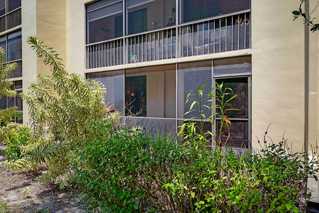 5160 Las Verdes Circle 117, Delray Beach, FL 33484