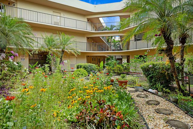 5160 Las Verdes Circle 117, Delray Beach, FL 33484