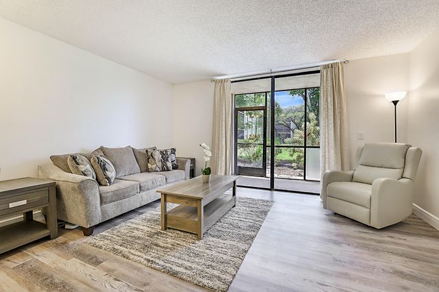 5160 Las Verdes Circle 117, Delray Beach, FL 33484