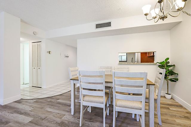 5160 Las Verdes Circle 117, Delray Beach, FL 33484