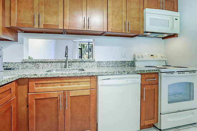 5160 Las Verdes Circle 117, Delray Beach, FL 33484