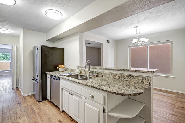 2445 Northwest Circle NW, Albuquerque, NM 87104