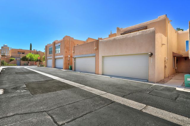 2445 Northwest Circle NW, Albuquerque, NM 87104