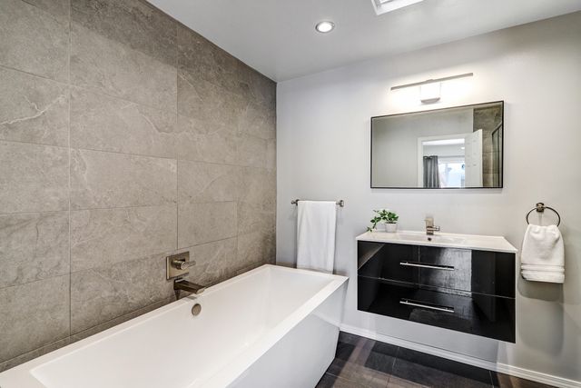 2445 Northwest Circle NW, Albuquerque, NM 87104