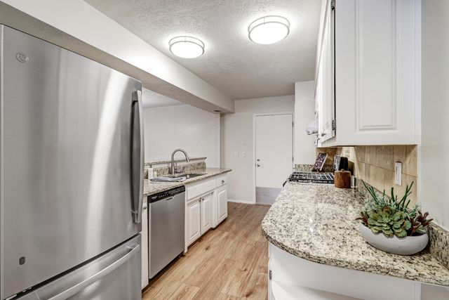 2445 Northwest Circle NW, Albuquerque, NM 87104