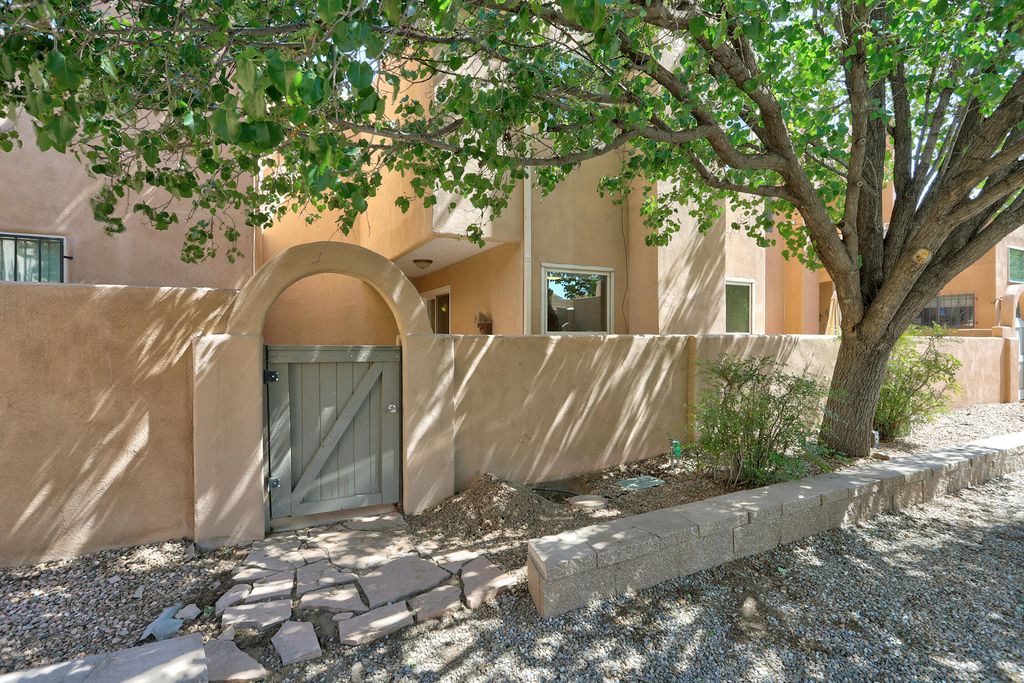 2445 Northwest Circle NW, Albuquerque, NM 87104
