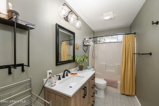 3945 N Trevino Dr, Coeur D'alene, ID 83815