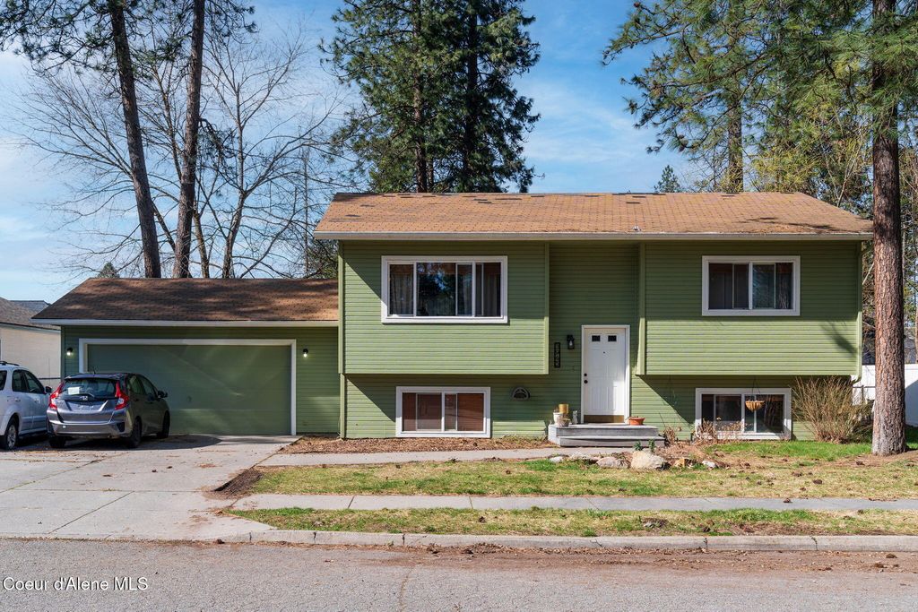3945 N Trevino Dr, Coeur D'alene, ID 83815