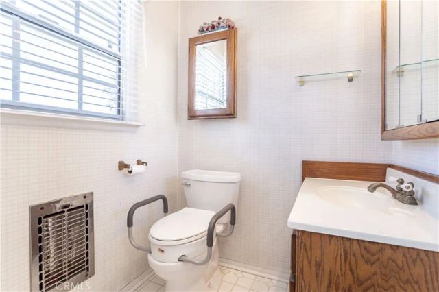 19218 Schoolcraft, Reseda, CA 91335