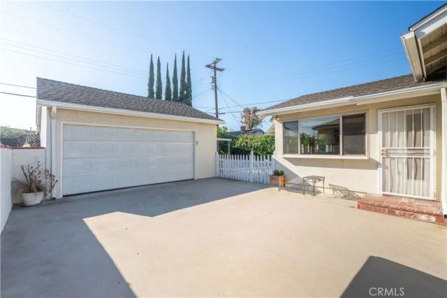 19218 Schoolcraft, Reseda, CA 91335