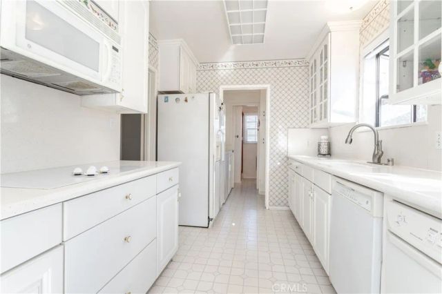 19218 Schoolcraft, Reseda, CA 91335